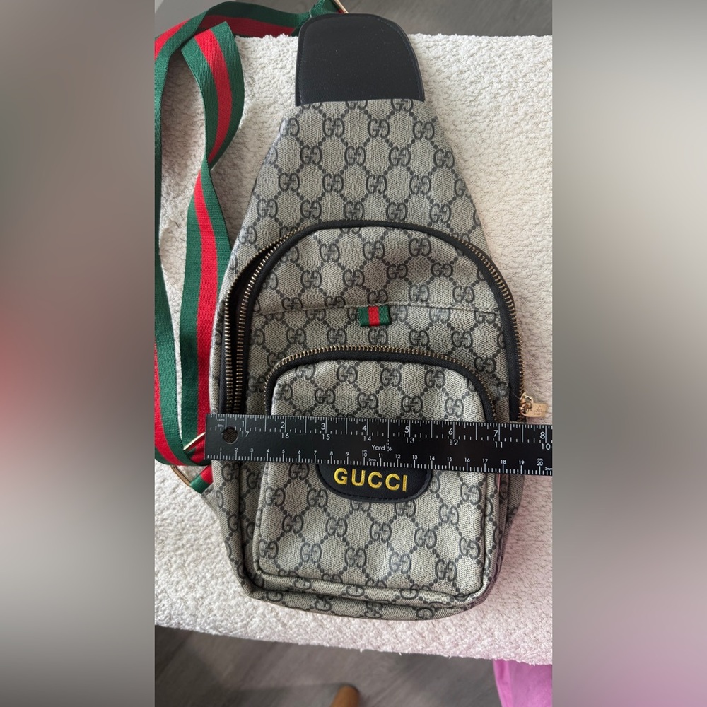 Gucci Beige and Black Belt Bag with Red and Green Accents - Picture 7 of 8